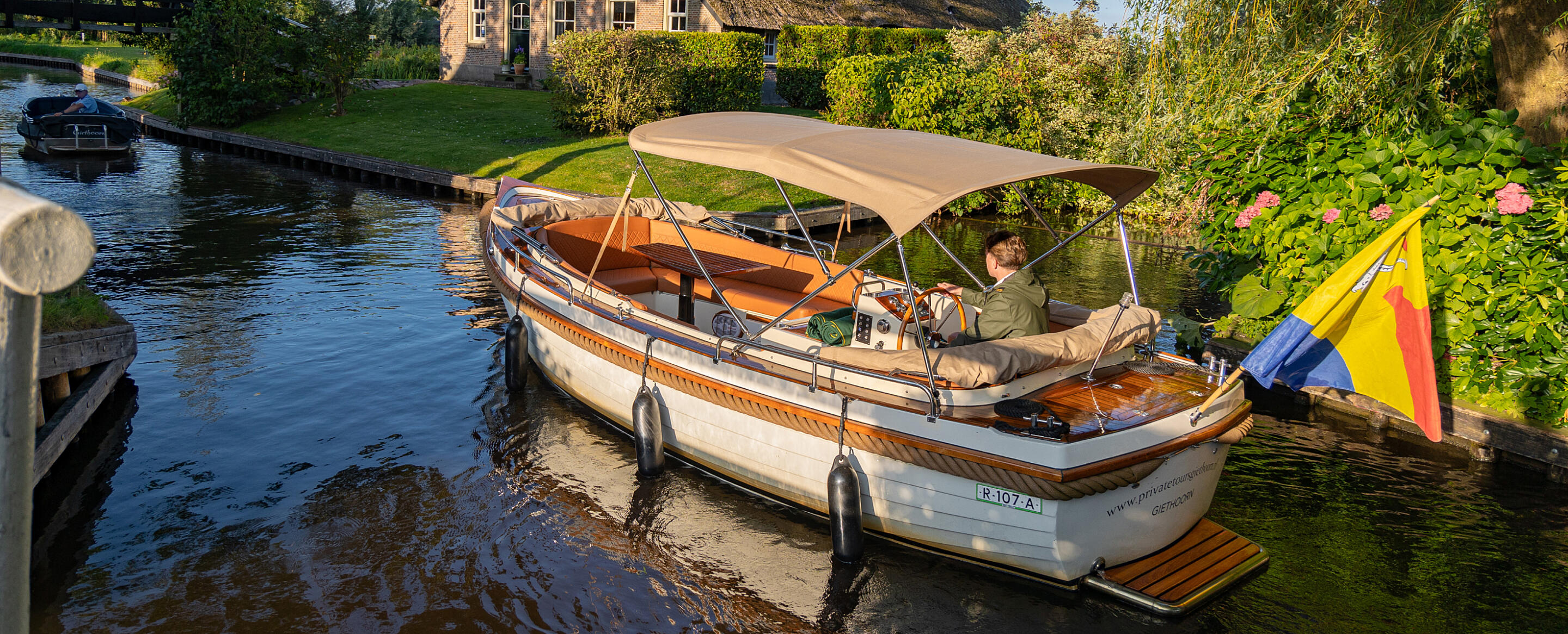 EN | Private Tours Giethoorn | Our boats